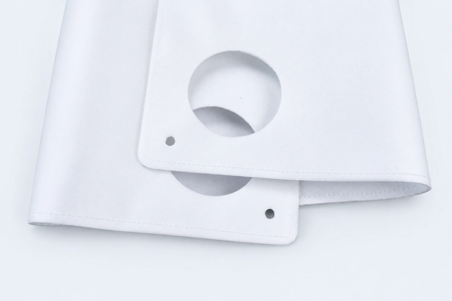 Finished filter cloth with shaped opening and fixing straps