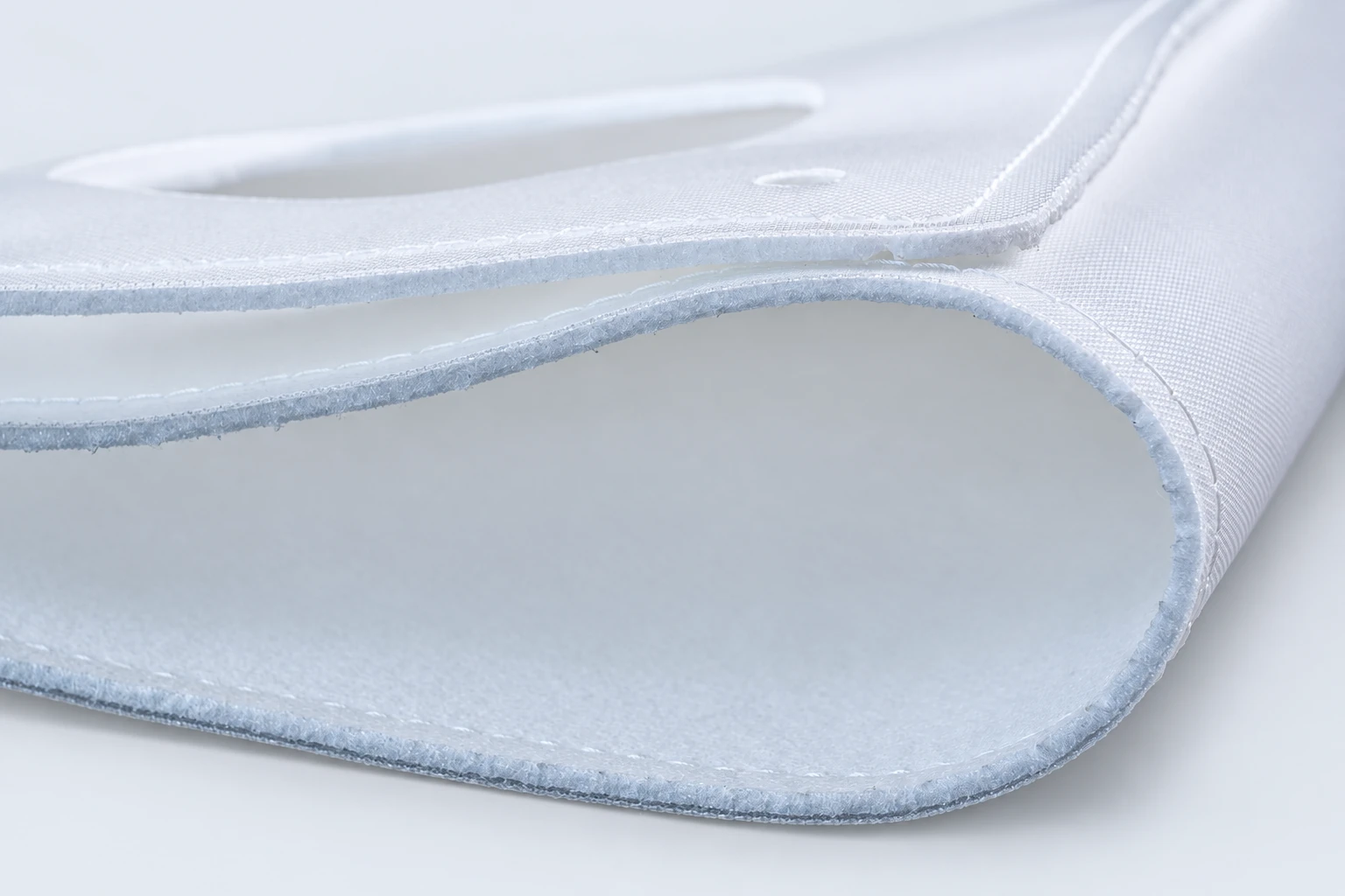 Filter cloth stitching and reinforced edge detail