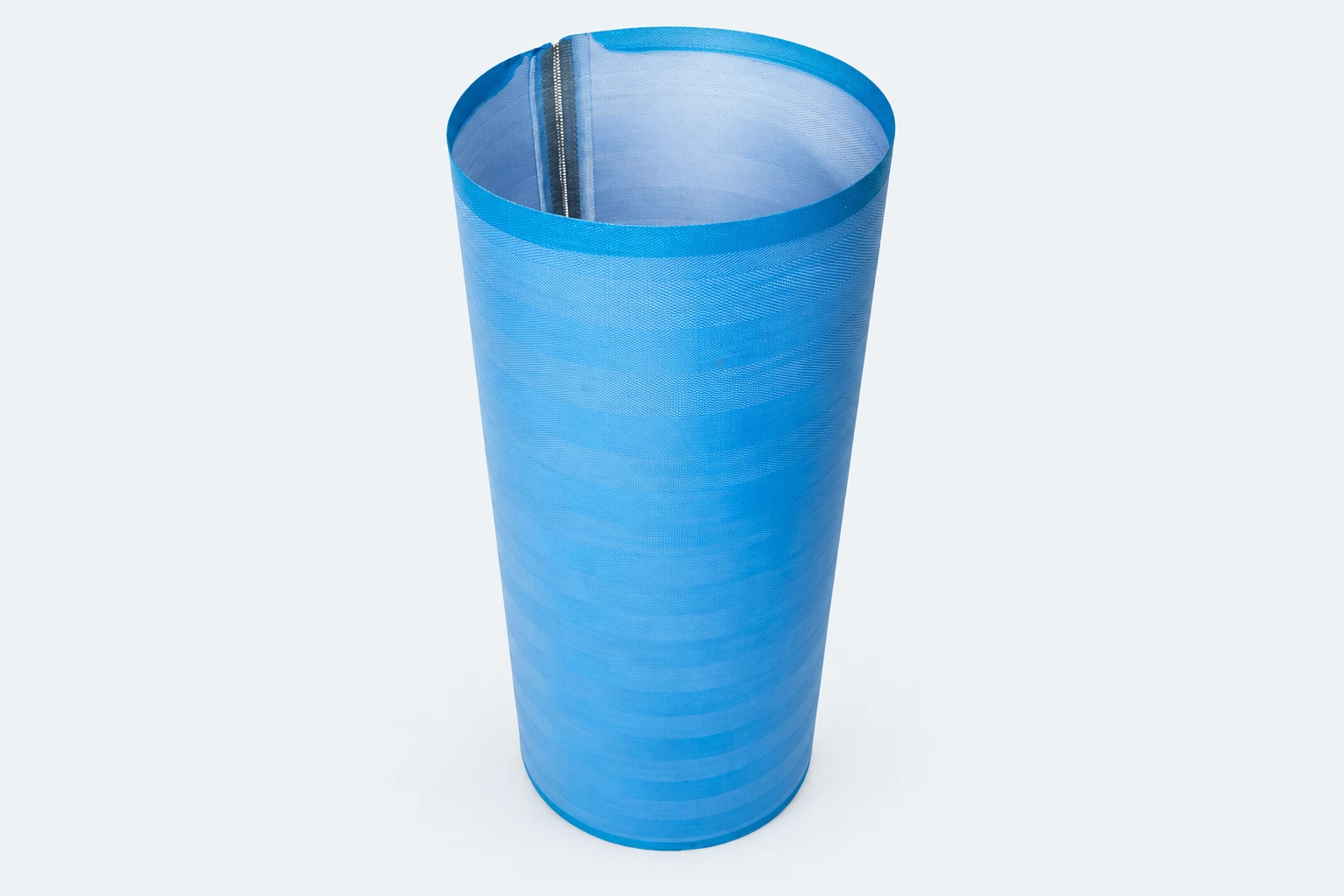 Vacuum filter belt roll with woven fabric surface