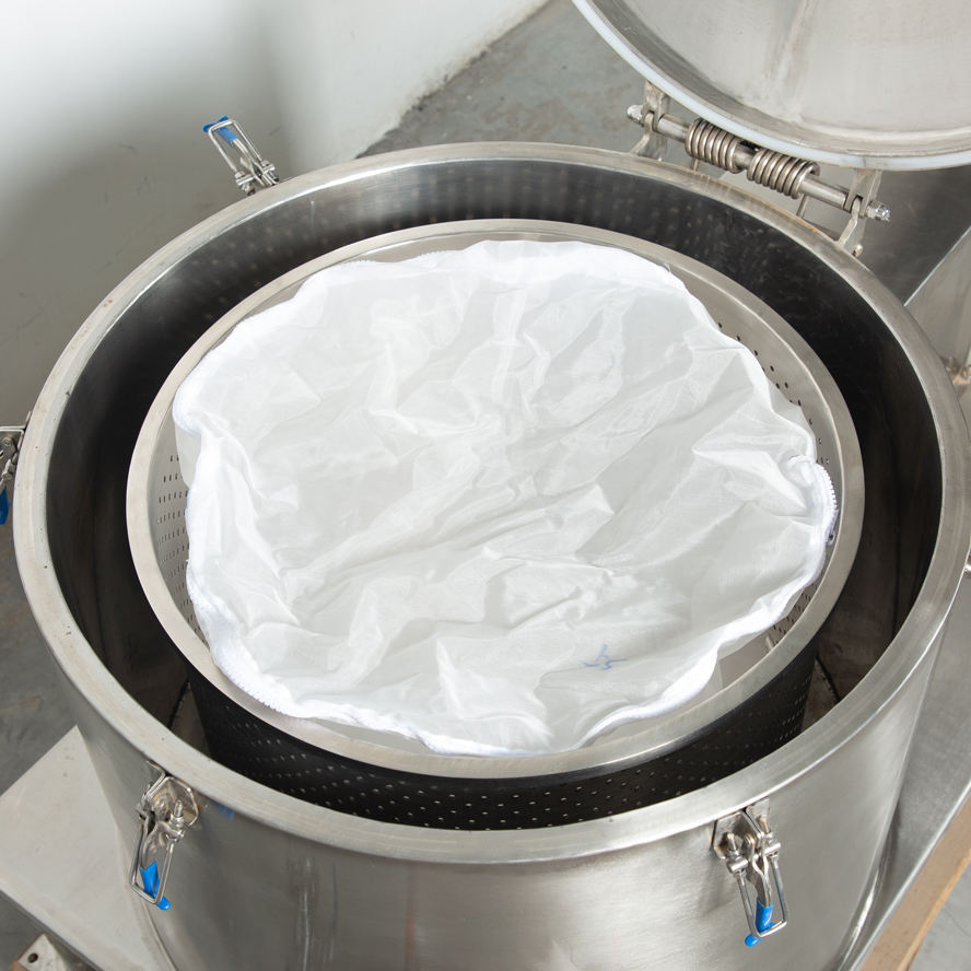 Filter cloth installed inside a centrifuge basket
