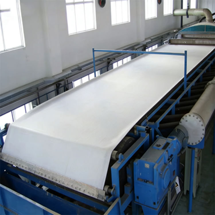 Vacuum belt filtration equipment and filter belt